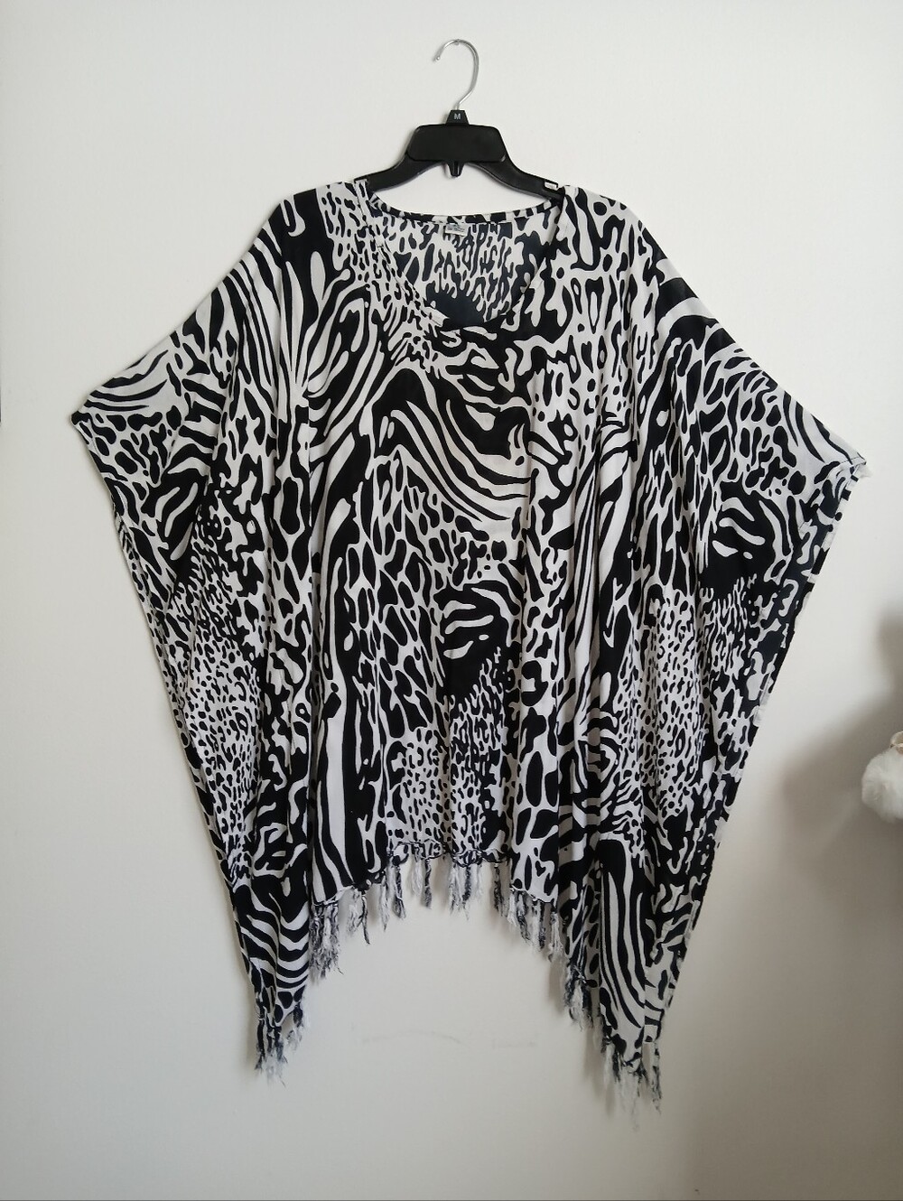 Island Planet Tassle Hem Black White Boho Top - Picture 2 of 12